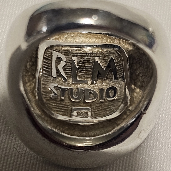 Elegant Silver Women's Ring - Picture 1 of 7